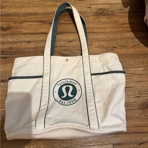 Lululemon Daily Pocket Tote 20L - Green